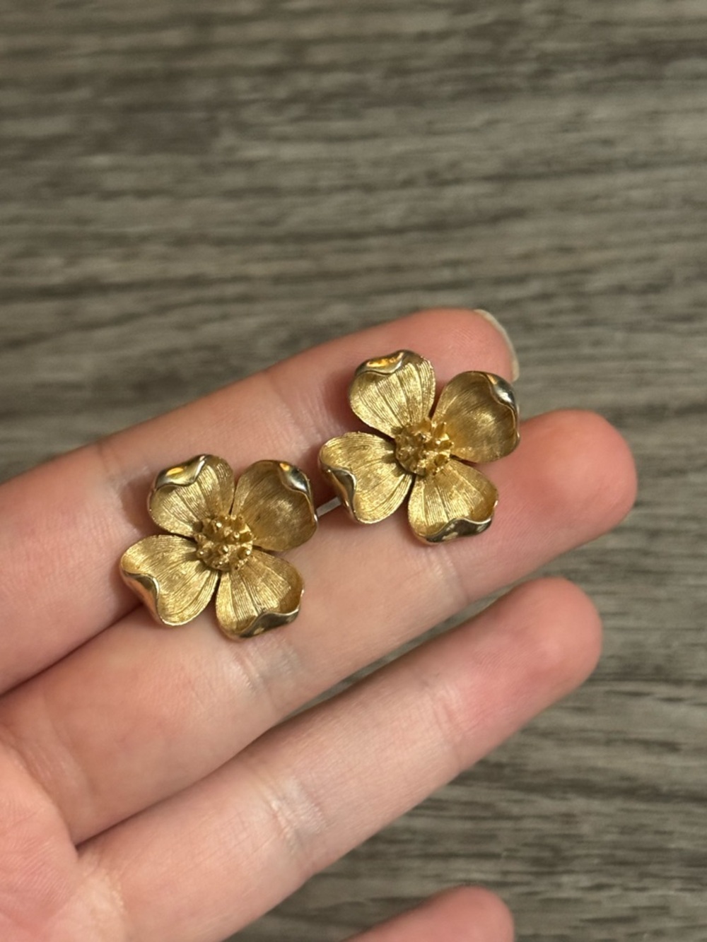 Vintage Gold Tone Trifari Figural Dogwood Flower Clip-On Earrings